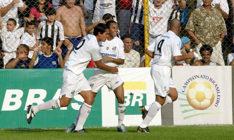 Derrotado nas duas partidas em que o árbitro esteve em campo, o Timão venceu o Peixe e empatou com o Tricolor nos novos confrontos, conquistado quatro pontos a mais naquela edição do Brasileiro.