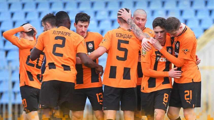 Campeonato Ucraniano (Ucrânia): Shakhtar Donetsk lidera com 69 pontos (cinco de vantagem para o vice-líder Dnipro-1) faltando duas rodadas para o fim do campeonato / Jogos restantes do Shakhtar: Dnipro-1 (C) e Vorskla (F); jogos restantes do Dnipro-1: Shakhtar Donetsk (F) e FC Kryvbas Kryvyi Rih (C)