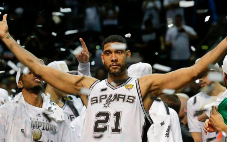 2002/2003 - Tim Duncan (segundo prêmio): ala-pivô (Ilhas Virgens Americanas) / Time: San Antonio Spurs (campeão da NBA).