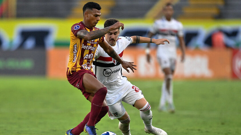 Tolima: Sobe - Vargas. Conseguiu defender a melhor oportunidade criada pelo São Paulo, com a finalização de Juan.  Desce - Poder ofensivo. Não criou nenhuma jogada de perigo, e mal deu trabalho para o goleiro Rafael.