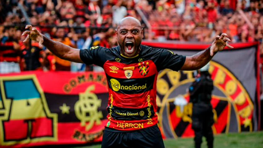 Vagner Love (38 anos) - Posição: centroavante - Clube: Sport