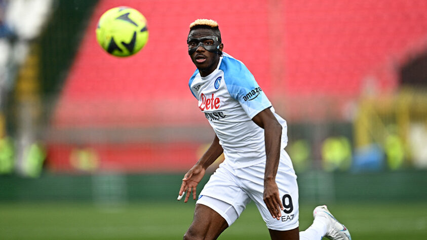 9ª posição - Nigéria: total de jogadores expatriados: 385 jogadores. / Foto: Victor Osimhen, atacante do Napoli (Itália).