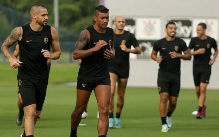 ESQUENTOU - O Corinthians não iniciou e nem deve iniciar tão cedo conversas para renovação de contrato de alguns medalhões do elenco. Como a atual administração vai até o fim desta temporada, e a eleição para o mandato do próximo triênio acontecerá entre novembro e dezembro deste ano, a alternativa é segurar algumas conversas por enquanto.