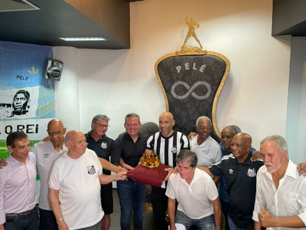 O trono do local foi cedido pela Federação Paulista de Futebol (FPF) ao Santos.