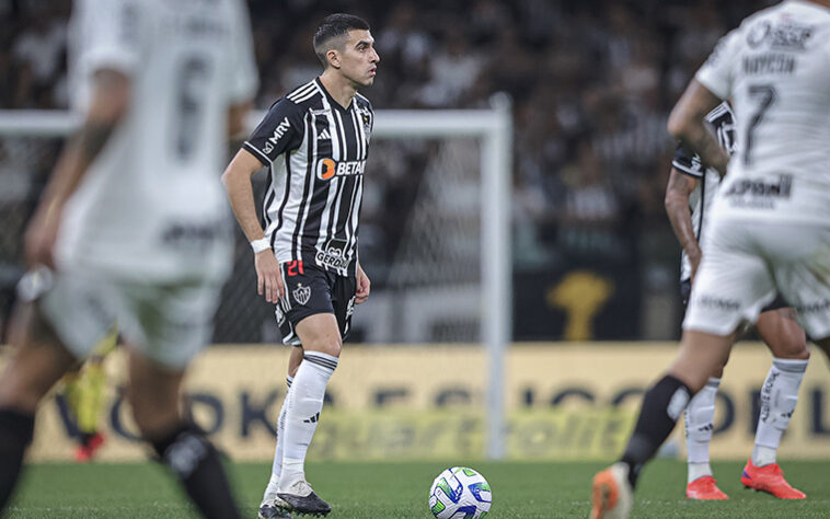 ATLÉTICO MINEIRO: Sobe - O ataque atleticano exerceu bem a pressão em cima do Corinthians, principalmente pelo lado esquerdo do campo. Pavon, Hulk, Paulinho e Zaracho formaram um quarteto muito eficaz, que deu trabalho para a defesa adversária e mereceu o bom resultado de 2 a 0.  /// Desce - O primeiro tempo do Galo poderia ter sido melhor. Apesar da pressão, não conseguiu encontrar alternativas e acabou se vendo “preso” em um nó corintiano.