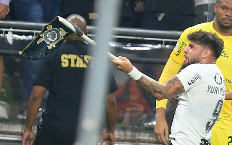 O Corinthians empatou com o Fortaleza em 1 a 1 na Neo Química Arena, em jogo válido pela quarta rodada do Brasileirão. O gol do Fortaleza foi marcado por Caio Alexandre, aos 34 do segundo tempo. Já o empate do Timão veio pelos pés de Yuri Alberto, aos 43 da segunda etapa. Este gol garantiu a melhor nota do jogo para o centroavante. Veja as avaliações do LANCE!. 