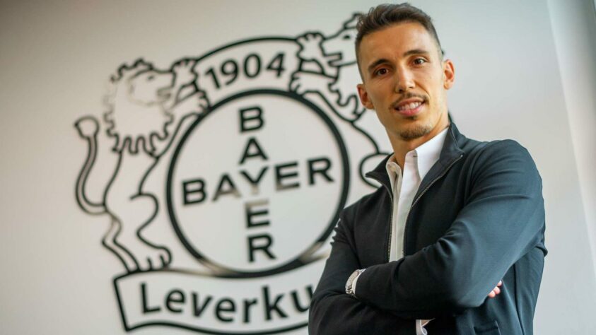 FECHADO - O lateral-esquerdo Grimaldo é o novo reforço do Bayer Leverkusen. Aos 27 anos, ele assinou até 2027 com o clube alemão e ele deixará o Benfica ao término da temporada.