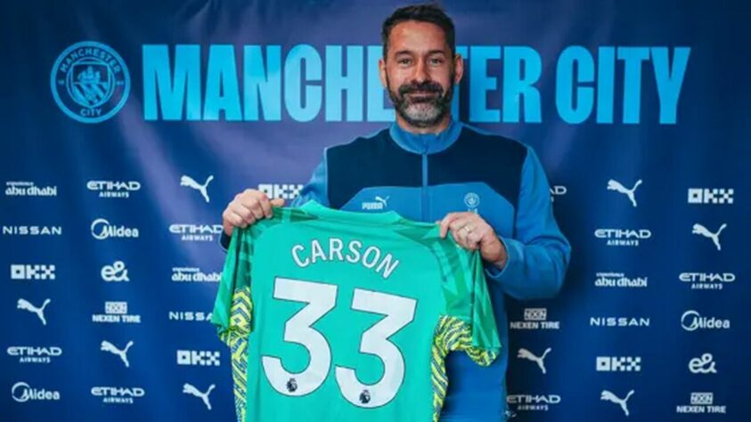 FECHADO - O Manchester City também renovou com seu terceiro goleiro. Em suas redes sociais, os Citizens anunciaram que Scott Carson continua na equipe até junho de 2024.