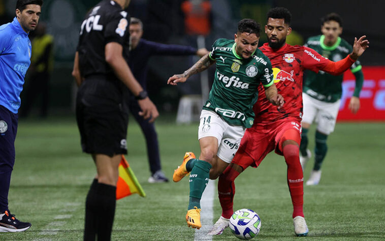 O Palmeiras empatou por 1 a 1 na noite deste sábado (13), no Allianz Park, em jogo válido pela sexta rodada do Campeonato Brasileiro. Artur abriu o placar em jogada ensaiada de escanteio, mas viu seu time sofrer o empate após belo chute de Juninho Capixaba de fora da área. Confira as notas do Verdão e os pontos positivos e negativos do Massa Bruta. (por Vitor Palhares).