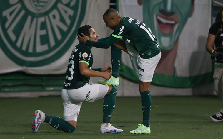 O Palmeiras derrotou o Grêmio por 4 a 1 na noite desta quarta-feira (10), no Allianz Parque, pela quinta rodada do Campeonato Brasileiro. Decisivo mais uma vez, Raphael Veiga balançou a rede duas vezes. Mayke, que também deu uma assistência, marcou o terceiro, e o zagueiro Luan sacramentou a vitória alviverde. Confira as notas do Palmeiras (por Jalile Elias):