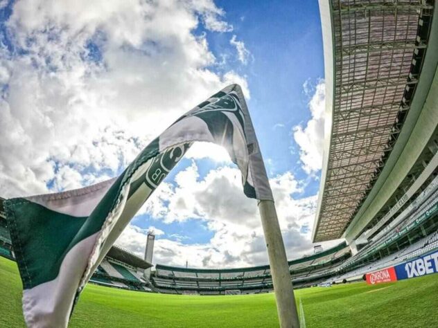 Coritiba - O Coxa tem planos para modernizar o estádio Couto Pereira. Construído em 1932, a casa do Coritiba já passou por reformas no seu interior recentemente. Há também um projeto de uma reformulação completa. Segundo os autores, a ideia é inspirada no Santiago Bernabéu, do Real Madrid.