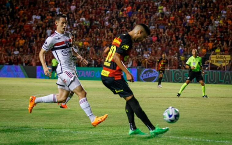 As mudanças de Dorival Júnior fizeram efeito e o São Paulo venceu o Sport por 2 a 0 pelo jogo de ida válido pelas oitavas de final da Copa do Brasil. Luciano e Marcos Paulo foram essenciais para esta vantagem. Agora, o Tricolor chega com dois gols de vantagem para decidir no Morumbi, no começo de junho. Veja as atuações individuais dos jogadores. (Por Izabella Giannola)