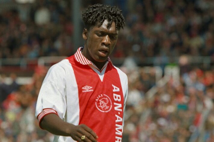 Clarence Seedorf, meia holandês - Estreou com 16 anos, 8 meses e 2 dias no Ajax-HOL, em 1992 / O craque holandês também começou cedo como profissional, em 1992. Pouco tempo depois, em 1996, conquistou a Europa pelo Ajax e seguiu uma das mais vitoriosas carreiras da história do futebol, com passagens por Real Madrid, Milan e Botafogo. 