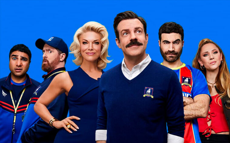 Ted Lasso chega ao fim da terceira e última temporada com o episódio que vai ao ar nesta quarta-feira (31). A série mais assistida da "Apple TV+" ganhou milhões de fãs ao redor do mundo e tem a temática do futebol inglês como foco principal da trama. Nesta galeria, o LANCE! mostra 20 fatos curiosos sobre o seriado. Confira!