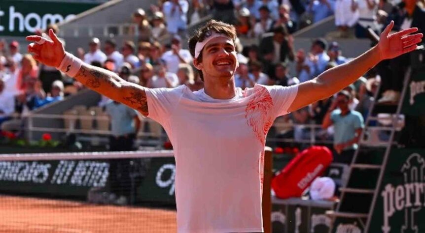 O tenista brasileiro Thiago Wild venceu o atual número dois no ranking da ATP, Daniil Medvedev, pelo torneio de Roland Garros na última terça-feira (30), naquele que seria apenas seu segundo jogo pela competição. No entanto, uma acusação de violência doméstica feita por sua ex-namorada, a influenciadora Thayane Lima, acabou ofuscando o feito do atleta. Nesta galeria, o LANCE! explica o caso. 