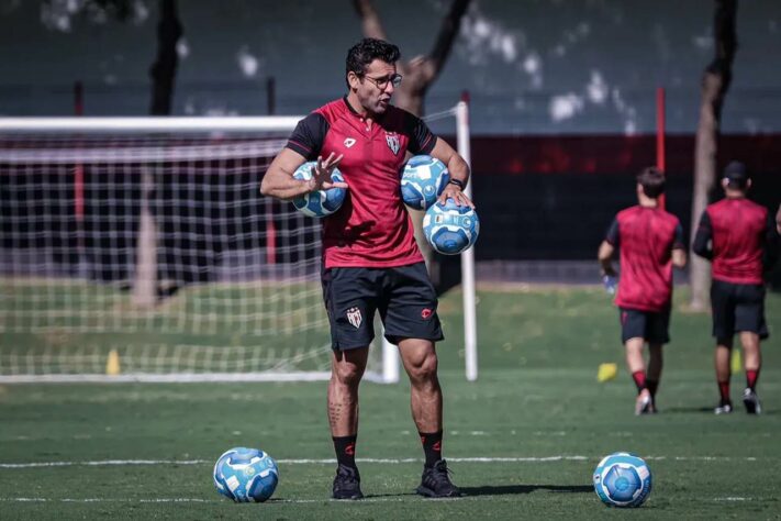 FECHADO - Alberto Valentim foi anunciado como novo técnico do Atlético-GO. O treinador de 48 anos assume o Dragão para a sequência da Série B. 