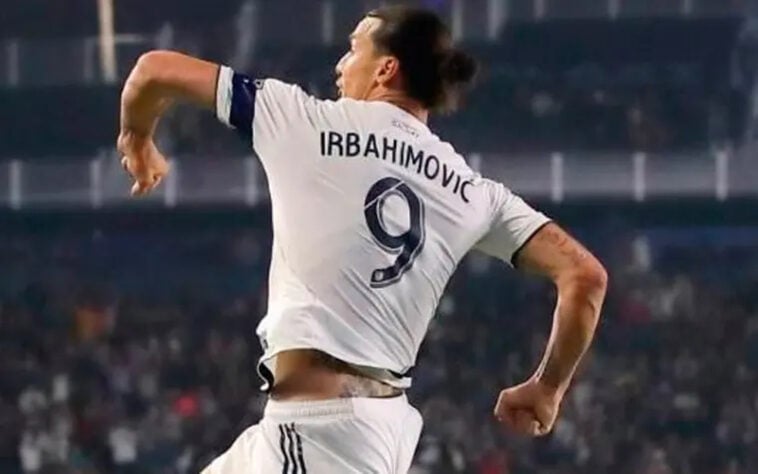 'IRBAHIMOVIC' - Em 2019, o sueco Zlatan Ibrahimovic virou notícia por marcar dois gols pelo Los Angeles Galaxy com seu nome errado nas costas. O nome do atacante foi grafado como 'Irbahimovic'. 