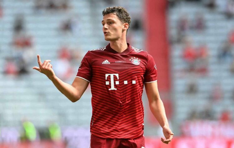 ESQUENTOU - Segundo o 'Liverpool Echo', o Liverpool pode contratar o lateral francês Benjamin Pavard, do Bayern de Munique. Segundo o jornalista alemão Cristhian Falk, o defensor já informou ao clube alemão que não permanecerá para a próxima temporada, o que deixaria o caminho livre para um acerto com os ingleses. 