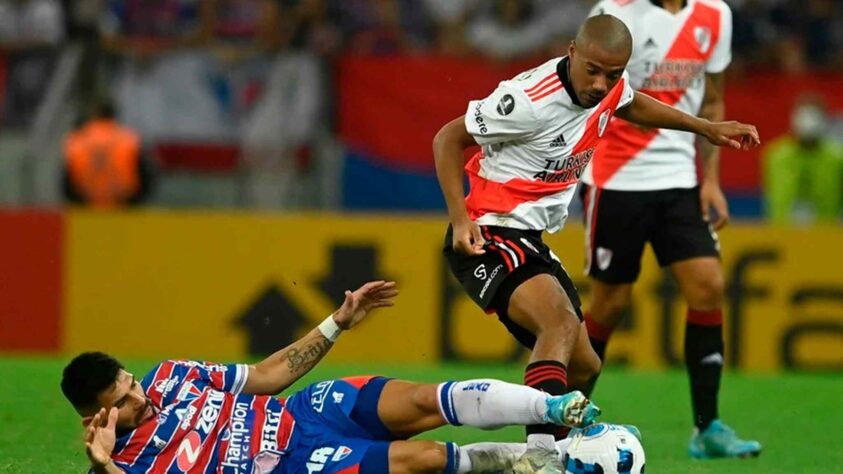 QUINTO ATO - O CLÍMAX: no último dia 20, a reportagem do Lance! apurou que os negócio entre Flamengo e De La Cruz estava travado. A possibilidade de classificação do River Plate para a próxima fase da Libertadores fez com que a direção do clube segurasse uma resposta sobre a proposta rubro-negra. A ideia do time argentino é não reforçar um possível concorrente pelo título sul-americano. 