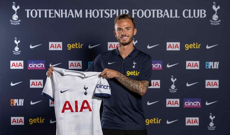 FECHADO - O Tottenham anunciou a contratação do meio-campista James Maddison, que estava no Leicester, como seu mais novo reforço. O atleta assinou contrato até 2028 e custou aproximadamente 40 milhões de libras (ou R$ 245 milhões na cotação atual) aos cofres do clube londrino. 