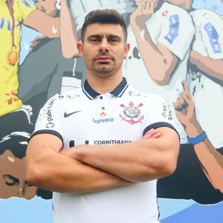 O ex-meia Alex Meschini, com passagens marcantes por Inter e Corinthians, foi anunciado pelo SporTV como novo comentarista da emissora. Ele estreia na nova função nesta quinta-feira (3), no programa Troca de Passes.