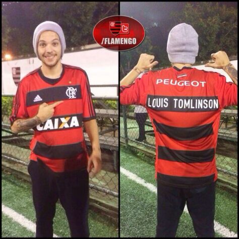Louis Tomlinson, integrante da banda One Direction, também posou para fotos com a camisa do Flamengo. O clube presenteou o músico durante uma turnê da banda no Rio de Janeiro em 2014.  