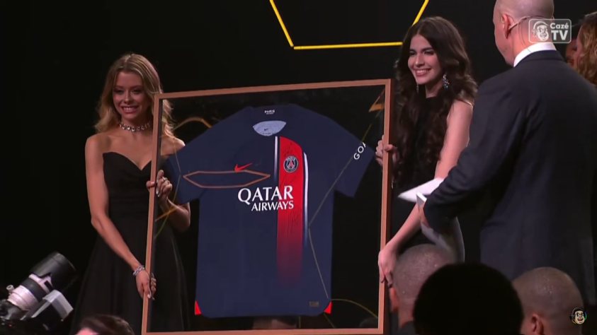 8º lote - Camisa do Paris Saint-Germain autografada por Neymar, Mbappé e Messi + viagem, hospedagem e ingresso para jogo do Real Madrid: R$ 850 mil