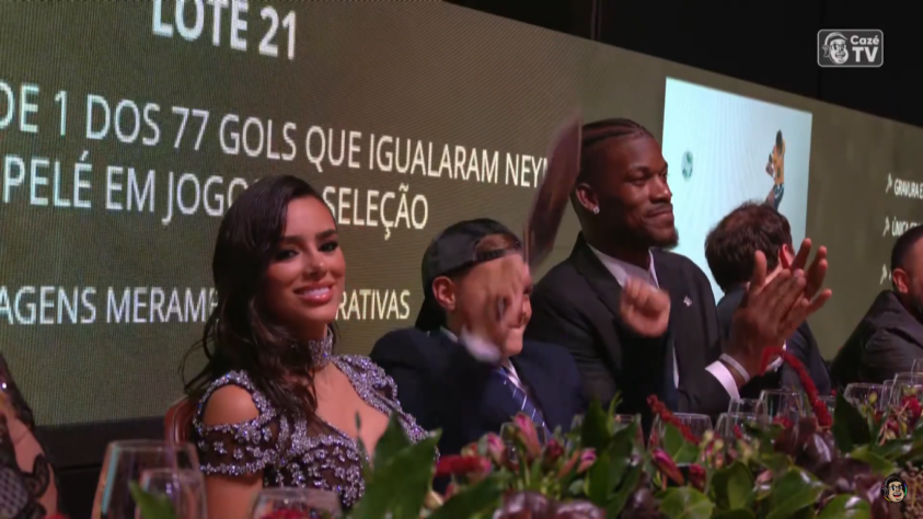 22º lote (extra) - Kit Stanley autografado por Neymar: R$ 50 mil
