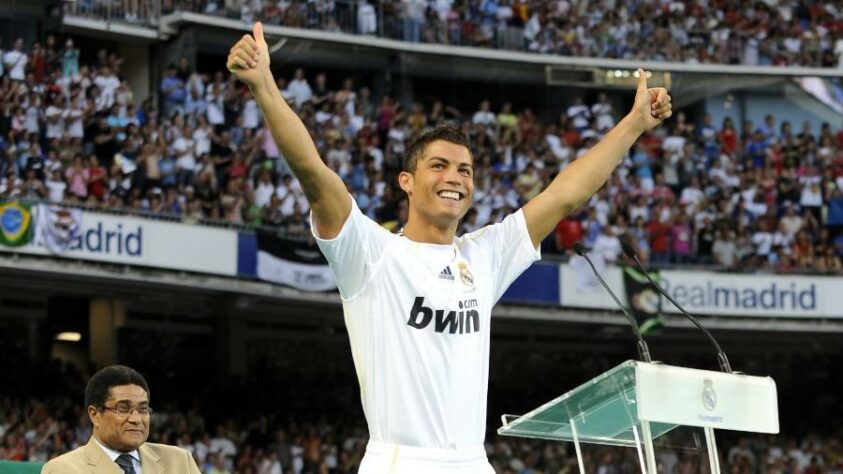 4º lugar - Cristiano Ronaldo - contratado junto ao Manchester United em 2009, por 94 milhões de euros.