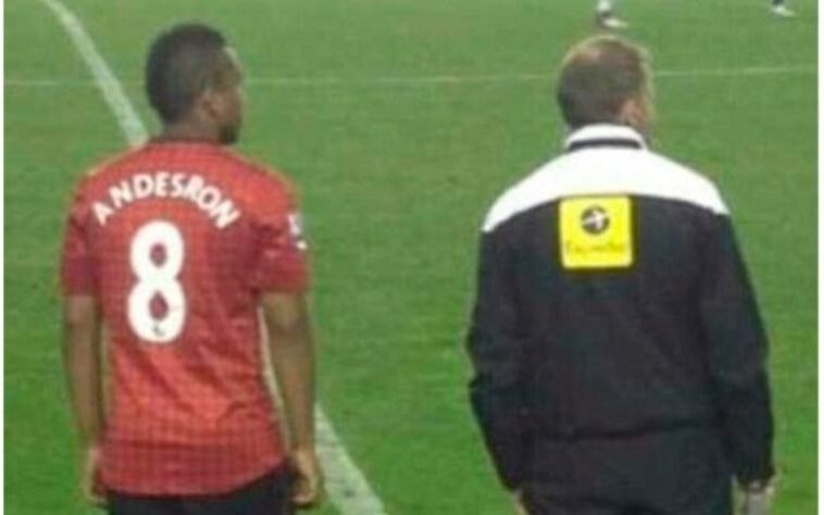 'ANDESROM' - Em 2012, quando ainda defendia o Manchester United, o meio-campista Anderson entrou em campo com uma camisa escrita 'Andesrom', no duelo diante do Everton pela estreia do clube inglês na Premier League daquele ano. 