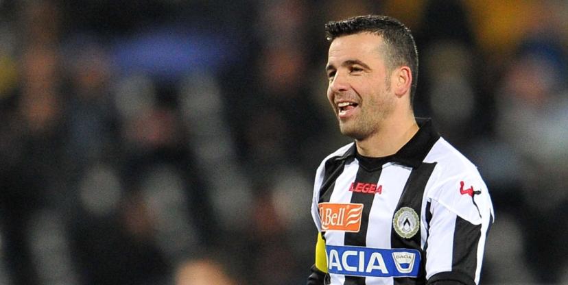 É difícil acreditar que Antonio Di Natale, três vezes artilheiro do Campeonato Italiano, nunca tenha levantado um título sequer. O ex-jogador dedicou boa parte de sua carreira à Udinese, o que muitos dizem ser o principal motivo para um jogador tão talentoso nunca ter conquistado um troféu.