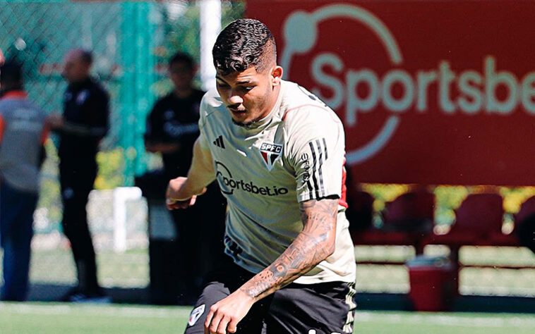 FECHADO - O Botafogo negociou o atacante Erison, ex-São Paulo, com o Kawasaki Frontale, do Japão. 