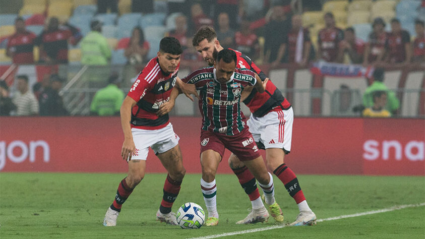 O Fluminense segue em má fase, não conseguiu criar grandes oportunidades na partida com um meio de campo muito apático e se desorganizou a partir das substituições de Fernando Diniz (feito por João Brandão)
