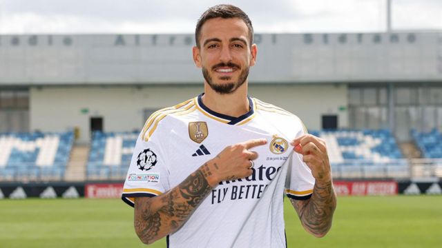 FECHADO - O centroavante espanhol Joselu, anunciado na última segunda-feira pelo Real Madrid, foi apresentado oficialmente nas instalações de Valdebebas na manhã desta terça-feira (20).