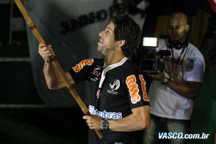 Juninho Pernambucano - Ídolo do Vasco, o Reizinho voltou ao clube em 2011 e foi recepcionado com muita festa da torcida. 