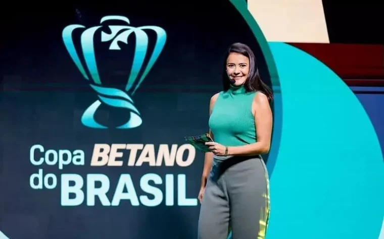 Lívia Torres, repórter da Globo, foi demitida pela emissora após apresentar o sorteio da semifinal da Copa do Brasil sem autorização. 