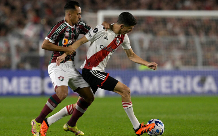 O Fluminense perdeu para o River Plate por 1 a 0, no Monumental de Ñunez, e perdeu a chance de garantir a classificação. A equipe fez partida valente, mas as falhas na defesa custaram o resultado. Guga foi o destaque negativo. Veja as notas! (Por: Guilherme Xavier)