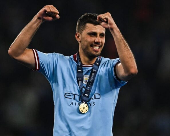 14º lugar - Rodri - volante do Manchester City - 26 anos - valor de mercado: 90 milhões de euros  (aproximadamente R$ 471,6 milhões).