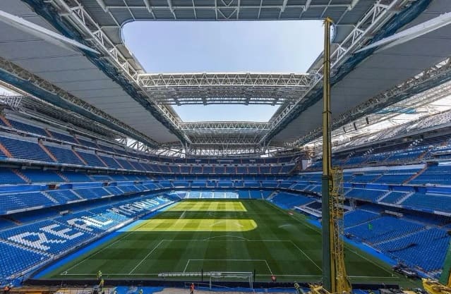 A parte interna do estádio está em níveis avançados.