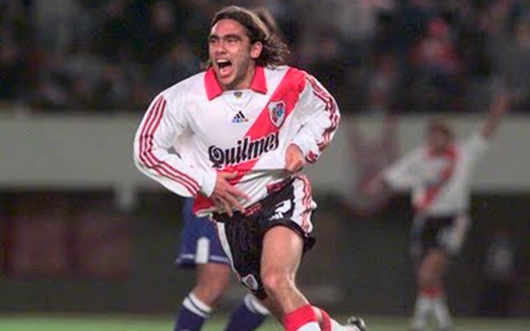 Juan Pablo Sorín (lateral-esquerdo / Argentina) - Libertadores: River Plate (1996) / Champions: Juventus (1995-96)