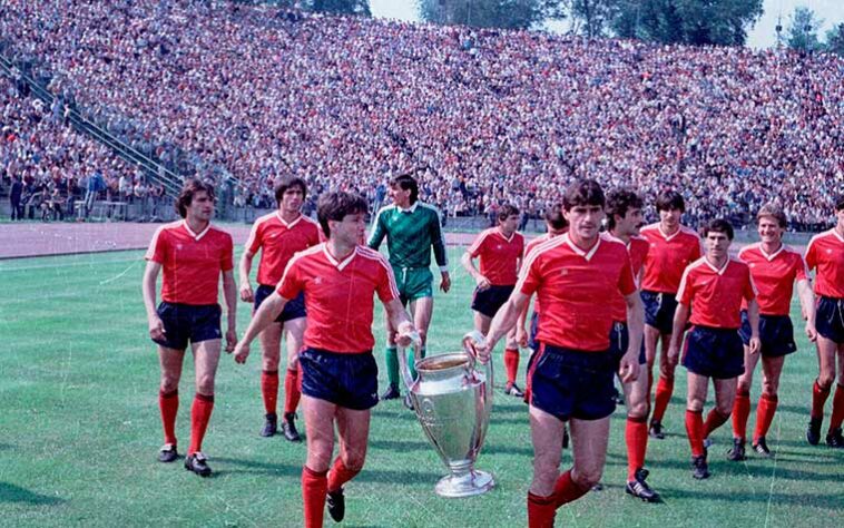 Steaua Bucareste: 1 título (1985-86)