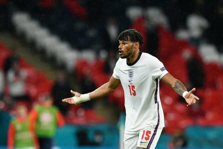 O zagueiro tem vasta experiência no futebol inglês, mas nunca conquistou um título em sua carreira. Jogador do Aston Villa desde 2019, Tyrone Mings também bateu na trave ao ser vice da Eurocopa 2020 com a seleção inglesa.