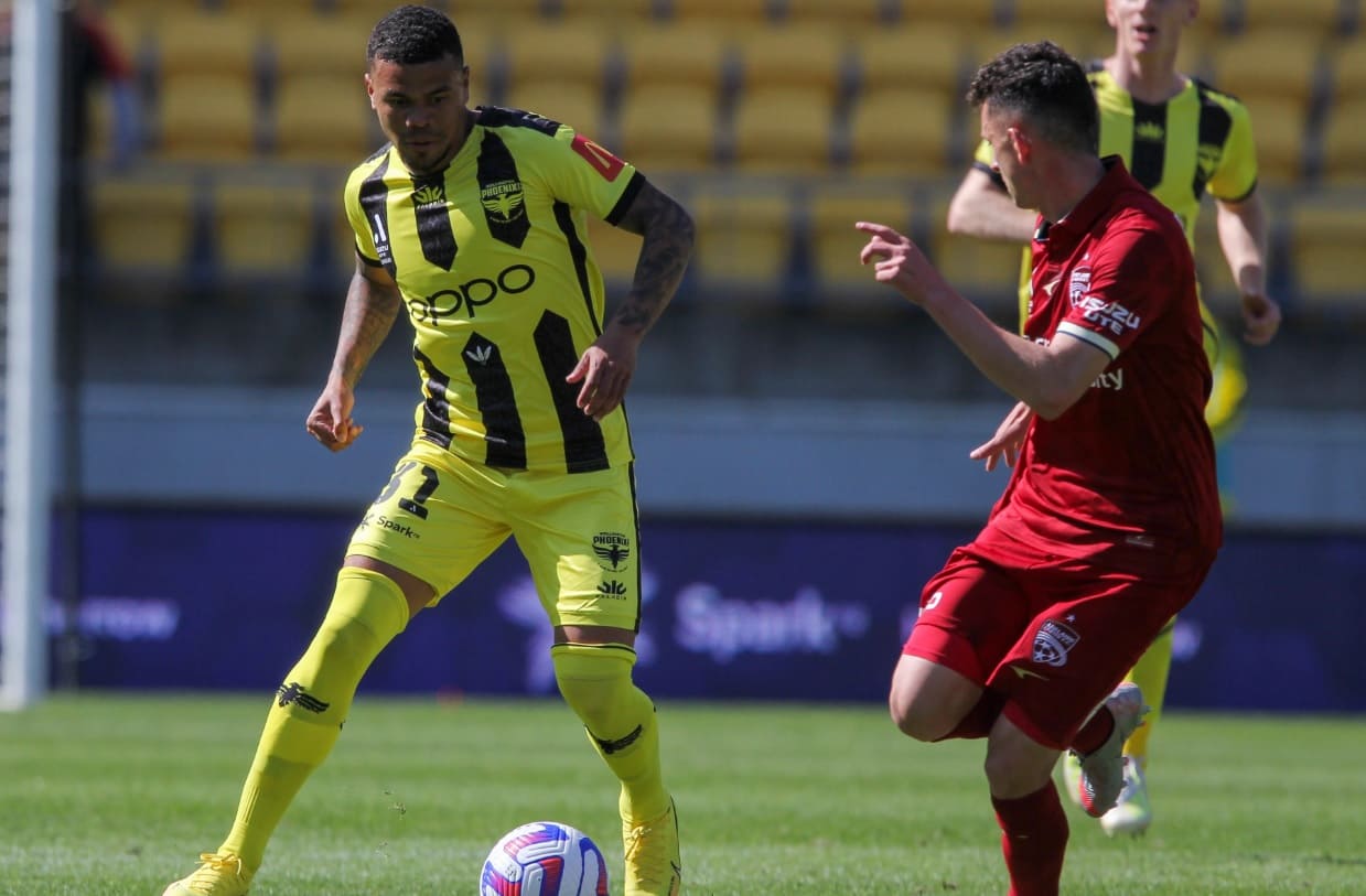 Yan Sasse - meia - 25 anos - de saída do Wellington (AUS).