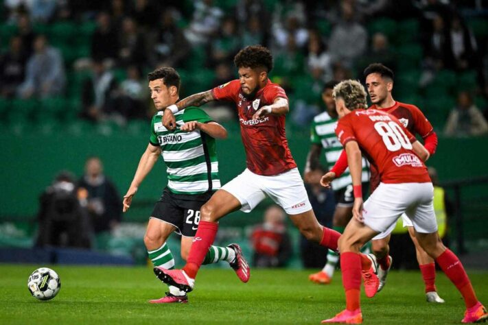 Ygor Nogueira - zagueiro - 28 anos - de saída do Santa Clara (POR).