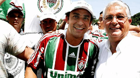 Fred - Um dos grandes ídolos da história do Fluminense, o atacante chegou ao clube das Laranjeiras em 2009 e grande parte da torcida fez questão de marcar presença na chegada do craque. 