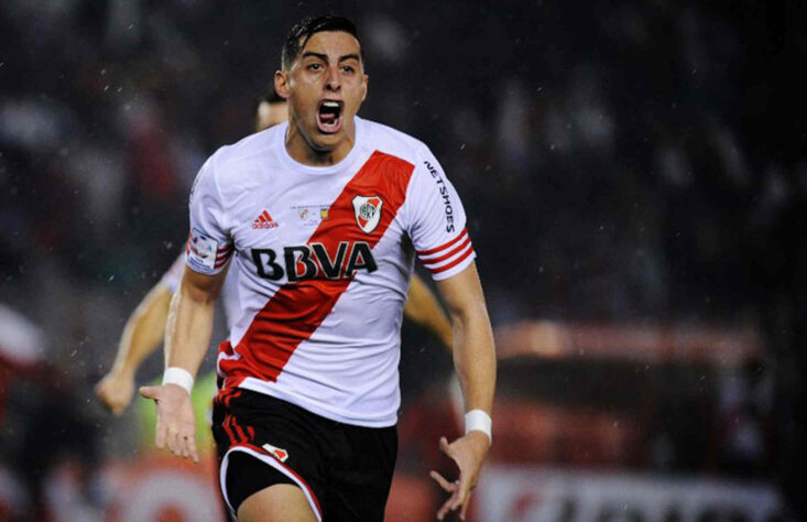 ESQUENTOU - De acordo com o jornalista Cesar Luis Merlo, da TyC Sports, o lateral-esquerdo Ramiro Funes Mori acertou seu retorno para o River Plate. O atleta é ídolo do clube graças ao título da Libertadores de 2015, e assinou um contrato com os argentinos até dezembro de 2026. 