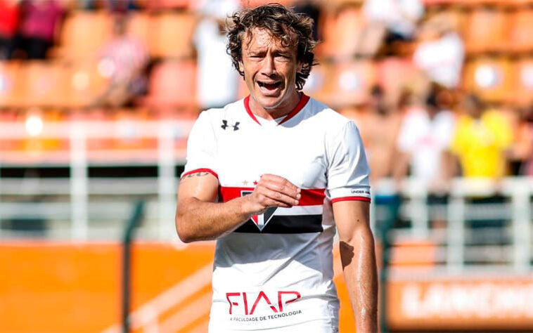 Lugano - entrou para a história do São Paulo ao comandar a defesa campeã paulista, da Libertadores e do Mundial. Mas, saiu em 2006 após o vice da Sul-americana. Dez anos depois, Lugano acertou o desafio de retornar ao Tricolor. Já em final de carreira, não atuou com tanta frequência, mas foi um líder importante para o vestiário na campanha da Libertadores de 2016 e luta contra o rebaixamento no Brasileiro de 2017. Em seguida, virou diretor. Hoje é comentarista dos canais Disney.