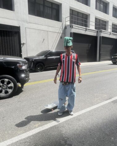 O filho do Will Smith, Jaden Smith, balançou as redes sociais ao aparecer vestindo uma camisa do São Paulo. O Lance! relembra algumas vezes em que celebridades apareceram com camisas de equipes brasileiras.