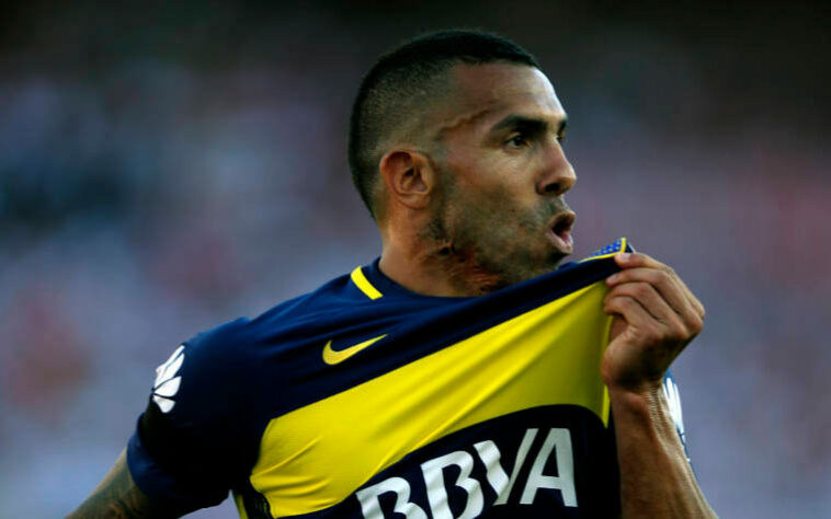 Carlos Tévez - após uma bela passagem pela Europa, onde defendeu o West Ham, o Manchester United, o Manchester City e a Juventus, Carlos Tévez decidiu retornar ao Boca Juniors em 2016, clube que o revelou para o futebol, antes de receber uma grande proposta da China. Em 2018, no entanto, o argentino voltou a La Bombonera, onde ficou até o fim de 2021, quando pendurou as chuteiras.