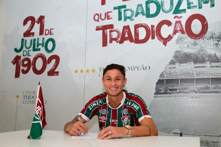 FECHADO - O Fluminense anunciou o lateral-esquerdo Diogo Barbosa como seu mais novo reforço. O jogador estava no Grêmio, sem espaço desde a chegada de Reinaldo para a posição. O vínculo do jogador com o Tricolor vai até o fim de 2024. 